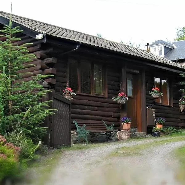 An Carraig Log Cabin, hotel v destinaci Strathyre