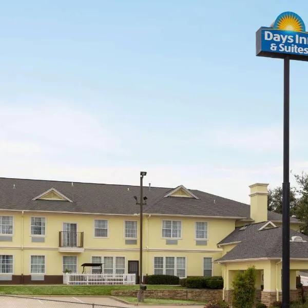 Days Inn & Suites by Wyndham DFW Airport South-Euless، فندق في يوليس