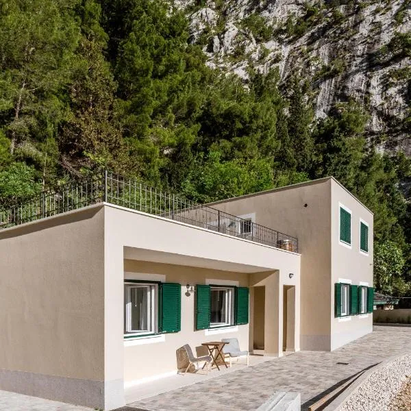 Ivino, hotel v Omiši