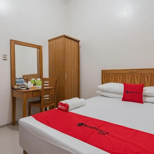 타식말라야에 위치한 호텔 RedDoorz Syariah Plus @ Perintis Guesthouse Tasikmalaya