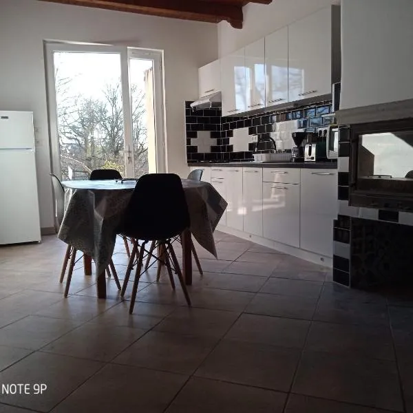 Location gîte proche Gourdon (46300) 4 à 6 personnes, hotel en Saint-Cirq-Souillaguet