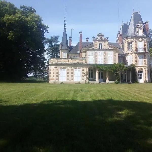 Château de Maucouvent, hótel í Apremont