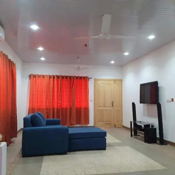 Lovely 3-bedroom vacation home in Kumasi, hotel v destinaci Kumasi