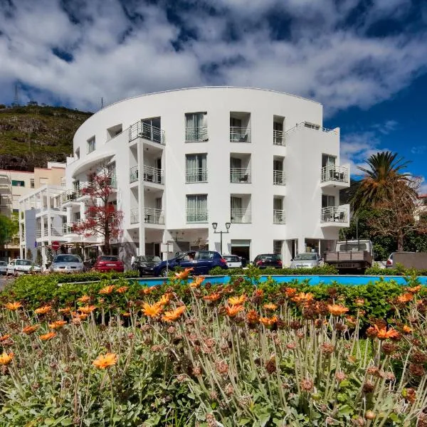 White Waters Hotel, hotel en Santo da Serra