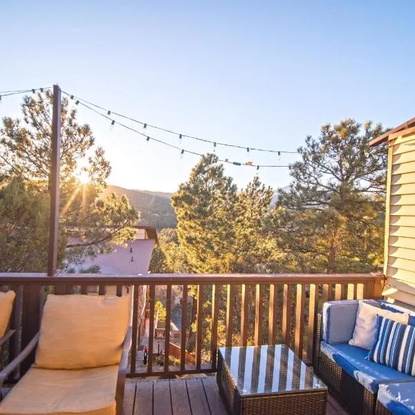 Huge Ruidoso Retreat with Game Room, Pool, 2 Balconies, 2 Kitchens - Sleeps 17!, hotel i Ruidoso