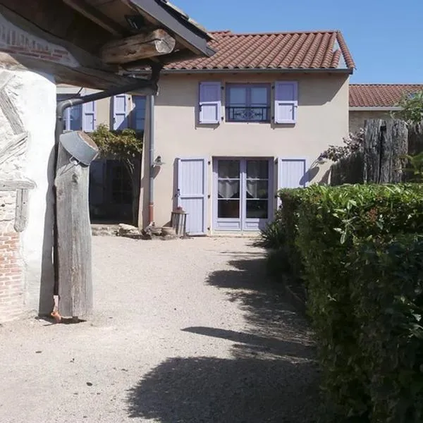 GITE DU ROY D'AMONT (Plaine de l'Ain), hotell i Lagnieu