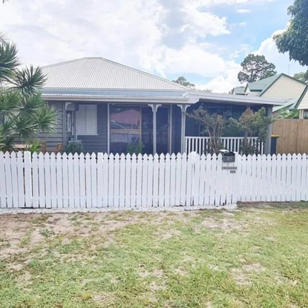 Island Bungalow, hotel in Bongaree