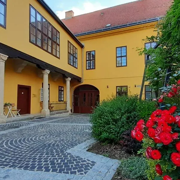Ciszterci Szállás Pécs, hotel v destinaci Pécs