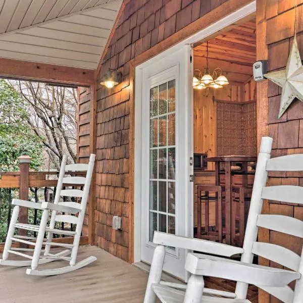 The Boat House - Charming Creekside Getaway!, Hotel in Hot Springs