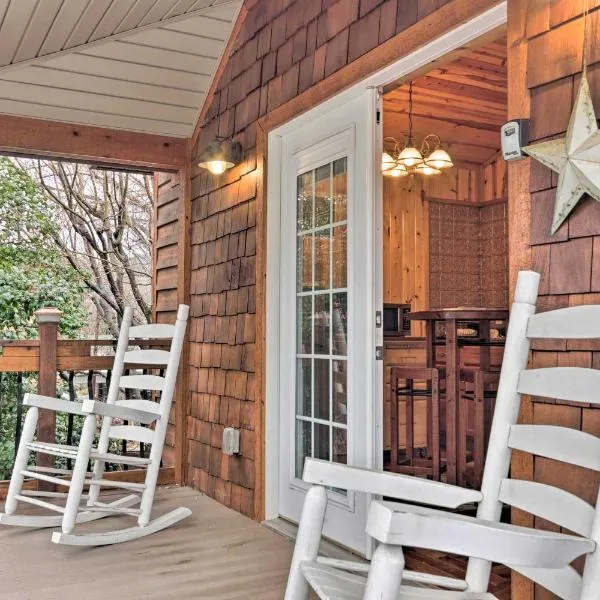 The Boat House - Charming Creekside Getaway!, hotel in Hot Springs