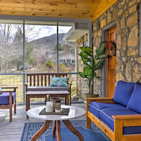 The Rock Cottage Quiet Escape with Porch!, hotell i Hot Springs