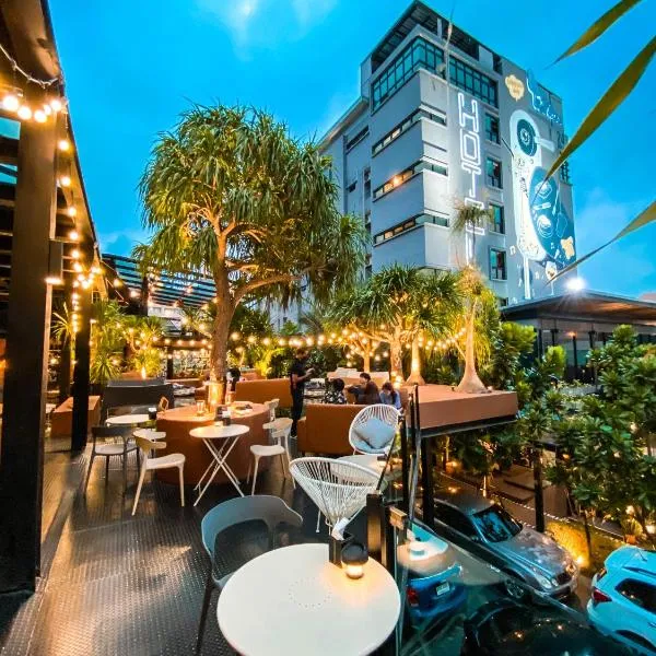 Letana Hotel, готель у місті Bang Phli