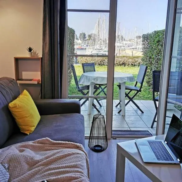 Vue sur le port de crouesty, tout à pied, Hotel in Arzon