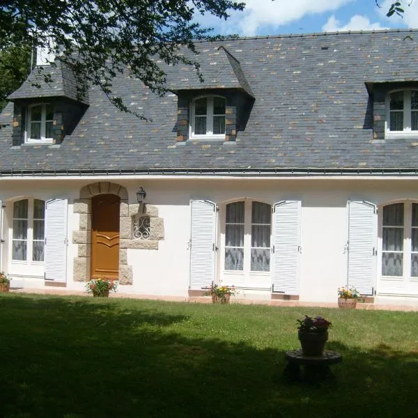 Chambres d'hôtes d'Evelyne, hotel in Pluneret