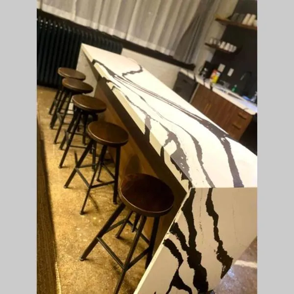 3E-*New* Apt -5 min from Downtown, 3E, Sleeps 6, hotel in Pittsburgh
