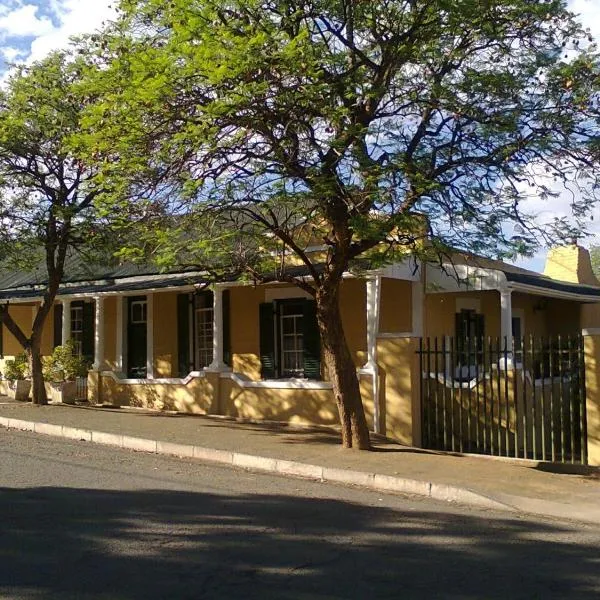 Trackers Inn – hotel w mieście Graaff-Reinet