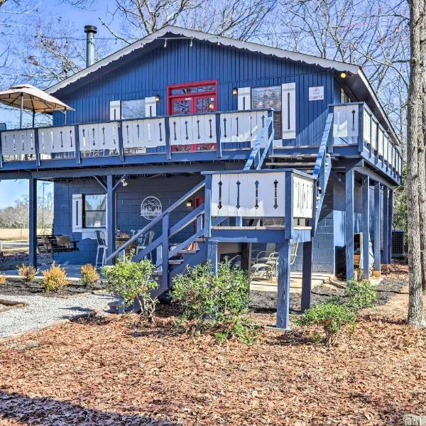 Cozy Caymus Cabin about 3 Miles to Callaway Gardens!, hotell sihtkohas Warm Springs