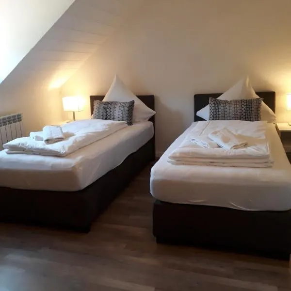 Ferienwohnungen Haus Scheidter 42, hotel v destinaci Saarbrücken