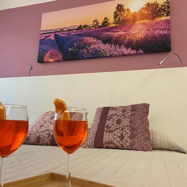 Affittacamere Le Grotte - Le Grotte Rooms & Apartments, hotel Cameranóban