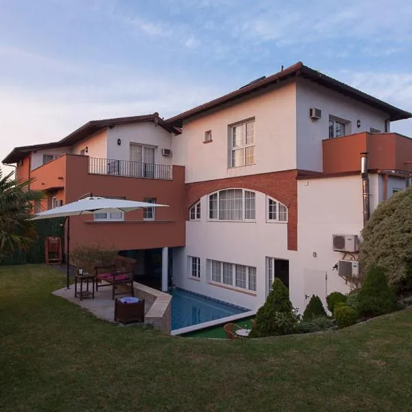 Apartamentos Hacienda de Arna, hotel v destinácii Somo
