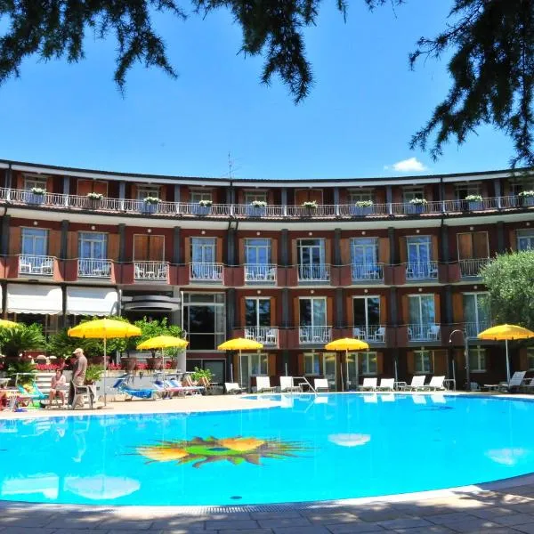 Hotel Continental, hotel en Garda