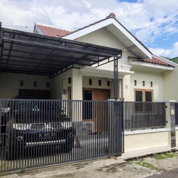 Choko Homestay, hotell sihtkohas Colomadu