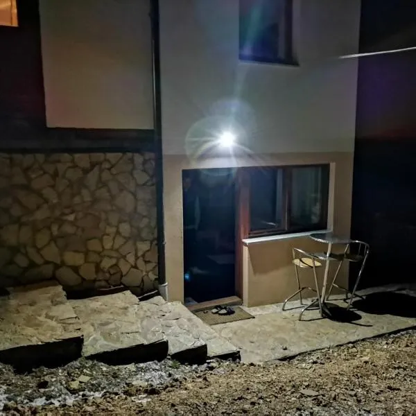 Vikendica Ole Apartman 2., ξενοδοχείο σε Mokro