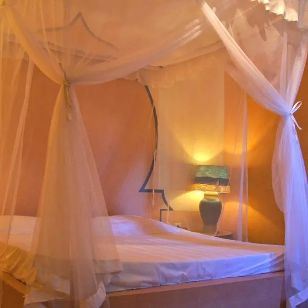 HOTEL Le Clos Des Papillons, hotel di Saly Portudal
