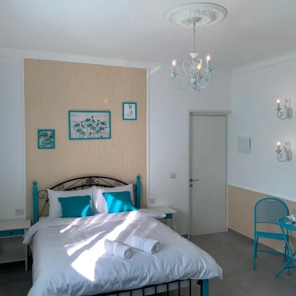 Studio room on the 2-nd floor, hotel in Arad