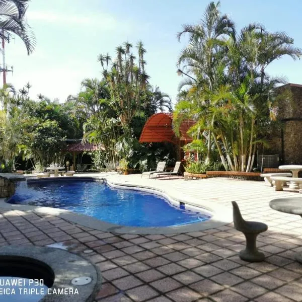 Hotel Cibeles Resort, hotel v destinaci Heredia