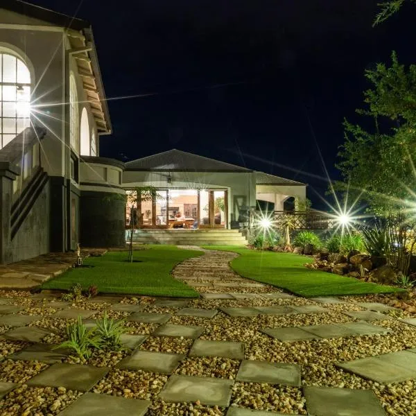 Haus Schwerinsburg Guest House, hotel v destinaci Windhoek