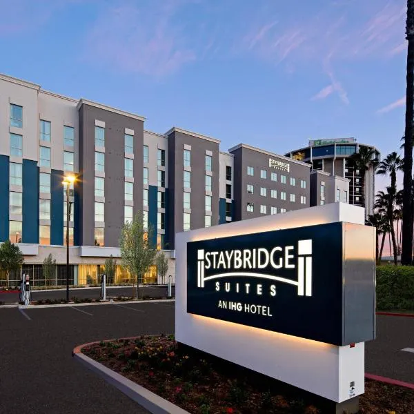 Staybridge Suites - Long Beach Airport, an IHG Hotel, hotel a North Long Beach