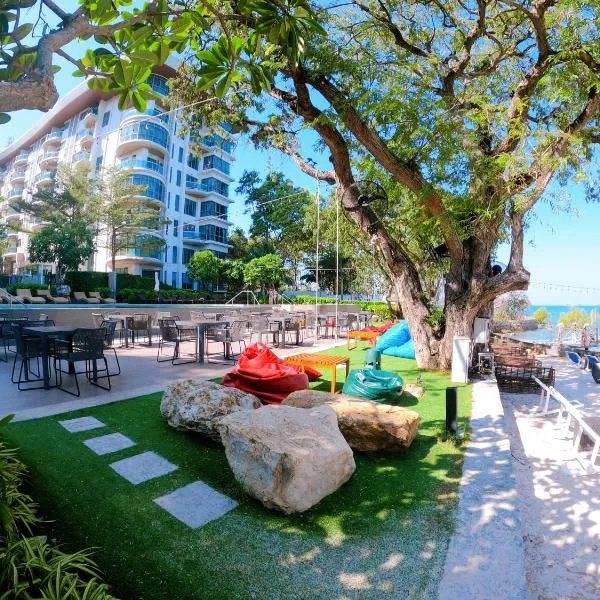 Sonrisa Srirachaที่พักติดทะเล, hotel v destinaci Si Racha