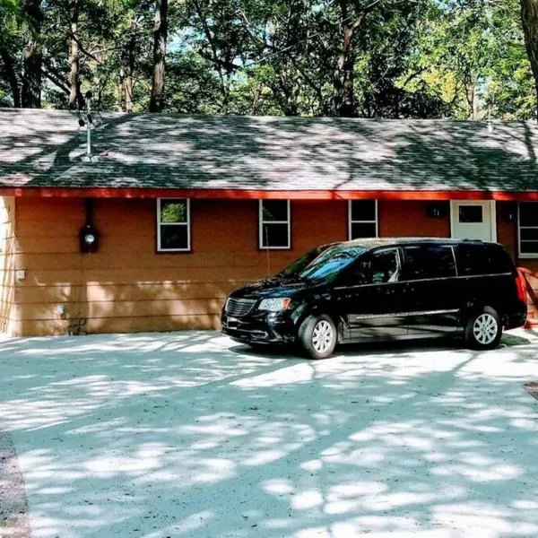 Wisconsin Dells Cabin in the Woods - VLD0423, hotel in Wisconsin Dells
