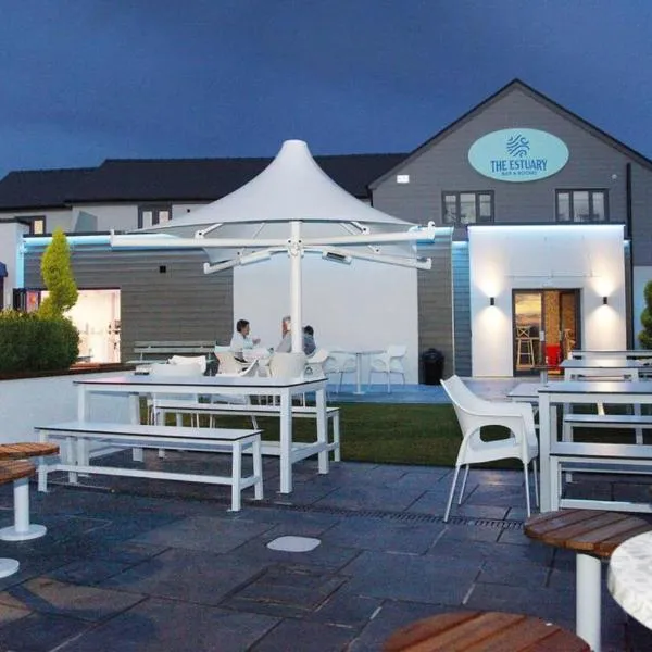 The Estuary - A Bar with Rooms, hotel in Parkmill