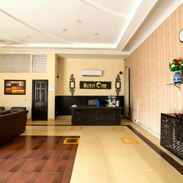 Hotel One Lalazar Multan, hótel í Multan