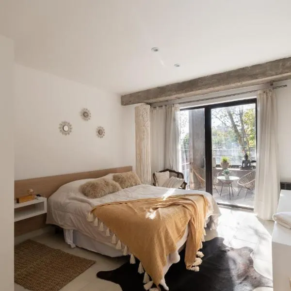 Cbmona Suites, hotel in Villa Mercedes