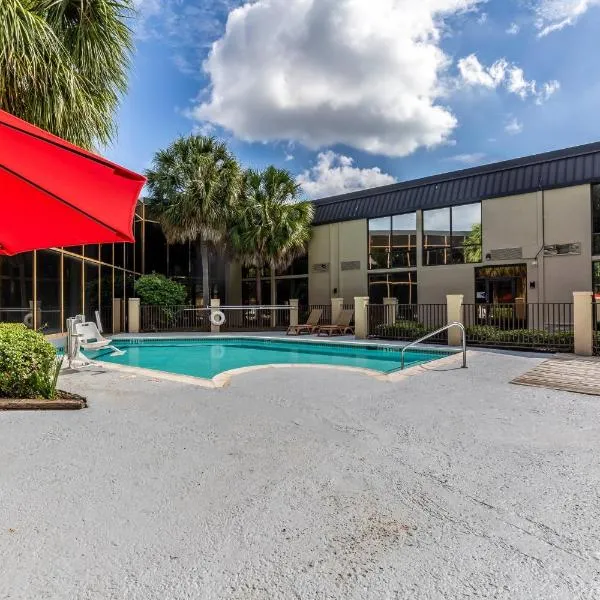 Red Roof Inn PLUS & Suites Houston - IAH Airport SW, hotel en Houston