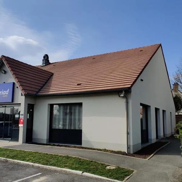 Kyriad Fontenay - Trésigny, hotel en Châtres