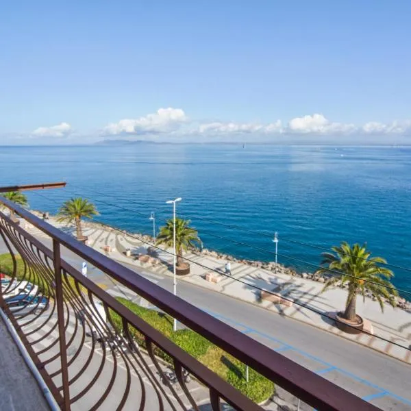 2 bedrooms apartement at Porto Santo Stefano 80 m away from the beach with sea view balcony and wifi: Porto Santo Stefano'da bir otel