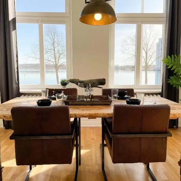 Altbauwohnung mit Schleiblick - Erster Stock, hotel in Schleswig