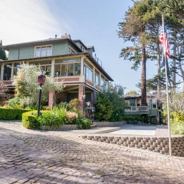 The Jabberwock Bed & Breakfast, hotel v destinaci Monterey