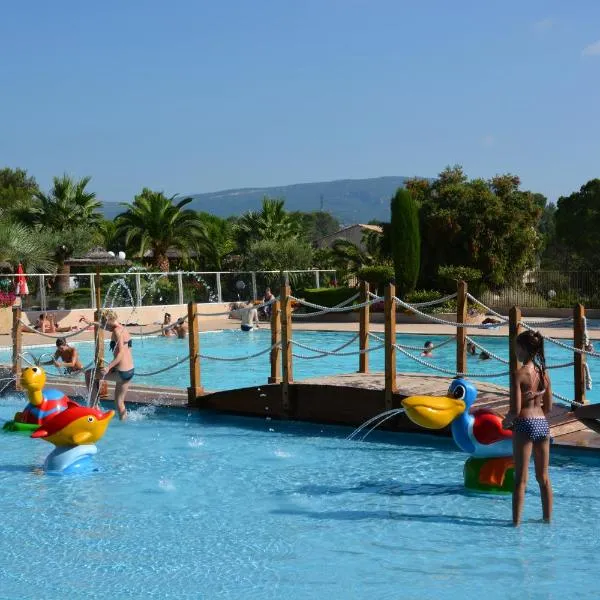 Luxe chalet voor 5 personen op Camping Leï Suves - JoyCasa, hôtel à Roquebrune-sur Argens