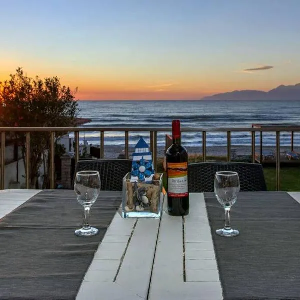 Maistro Beach House, hotel v destinaci Acharavi