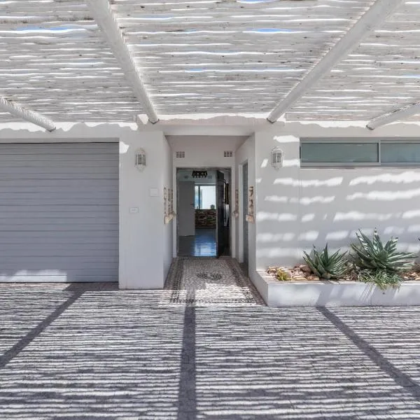 Sandy Toes Beach Villa, Hotel in Langebaan
