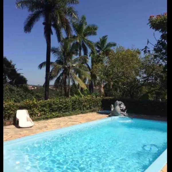 Linda Chácara - Águas de São Pedro - Próximo ao Parque Thermas, hotel in Águas de São Pedro