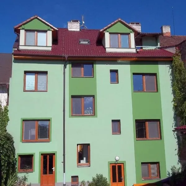 Penzion Apartmány Zlín, hotel en Otrokovice