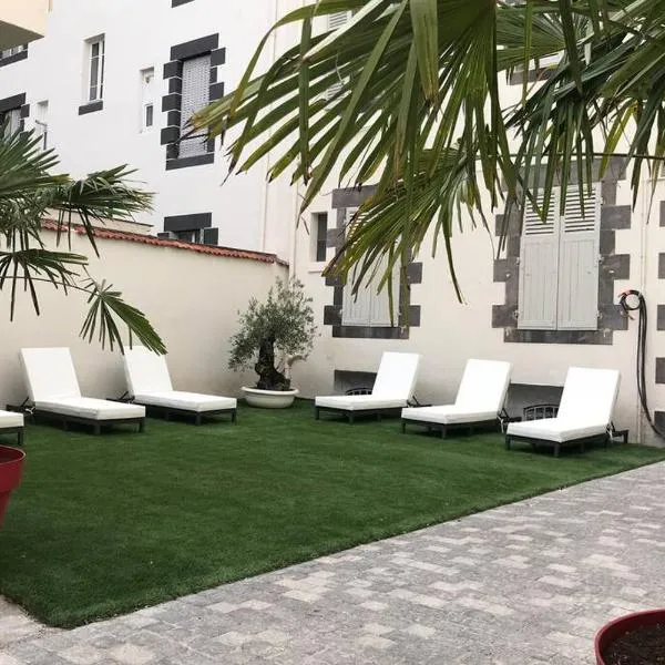 NID D AMOUR F1 40m2 calme RDC possibilité jacuzzi hammam – hotel w mieście Chamalières