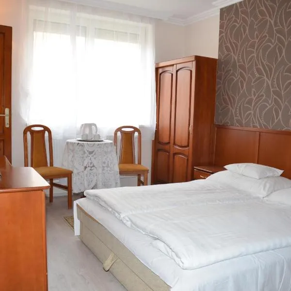 Szieszta Panzió, hotel v destinaci Sárvár