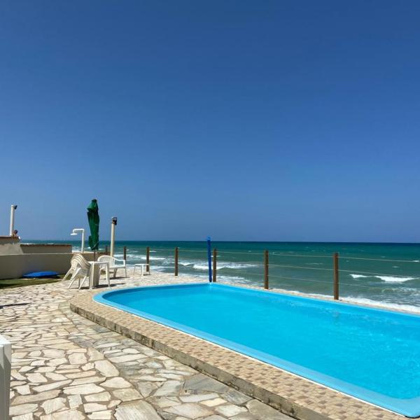 Casa de praia em condomínio à beira mar